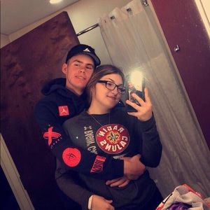 Meet your Posher, Demi